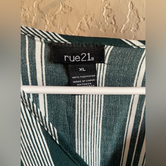 Green stripes sleeve ballon top - Picture 5 of 5